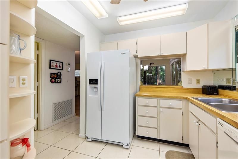 Recently Sold: $190,000 (1 beds, 2 baths, 917 Square Feet)