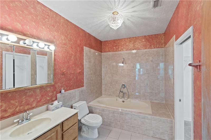 最近售出: $350,000 (4 贝兹, 3 浴室, 3720 平方英尺)