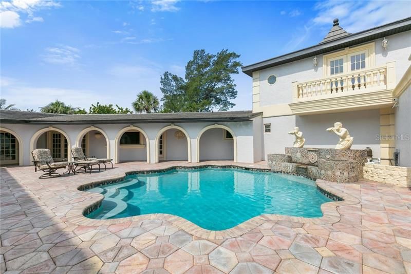 Recently Sold: $2,250,000 (4 beds, 6 baths, 4173 Square Feet)