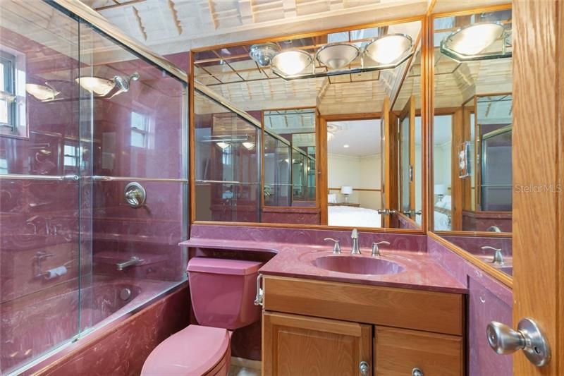 最近售出: $2,250,000 (4 贝兹, 6 浴室, 4173 平方英尺)