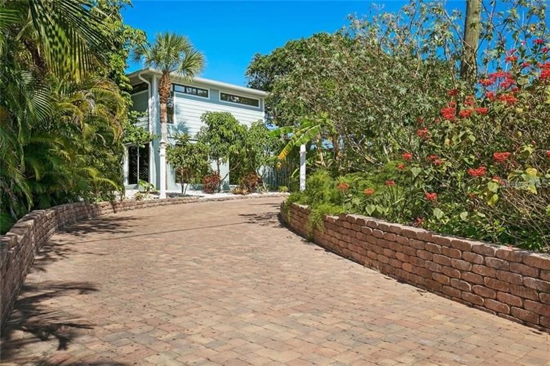 Recently Sold: $2,675,000 (4 beds, 4 baths, 3249 Square Feet)