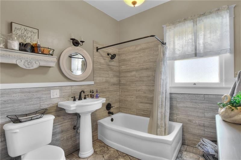 最近售出: $335,000 (3 贝兹, 2 浴室, 1774 平方英尺)
