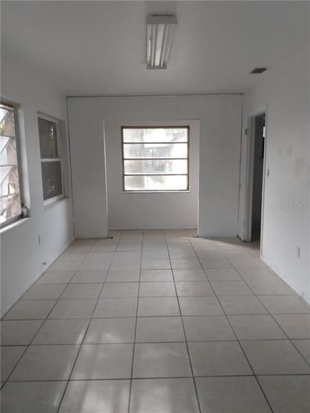 Recently Sold: $94,500 (2 beds, 1 baths, 1036 Square Feet)