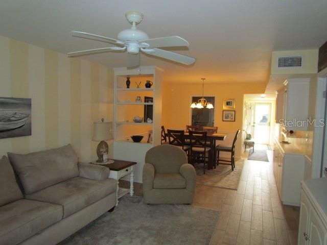 Recently Sold: $290,000 (2 beds, 2 baths, 965 Square Feet)