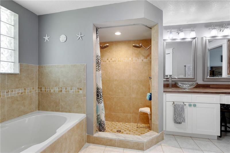 最近售出: $285,000 (3 贝兹, 2 浴室, 1554 平方英尺)