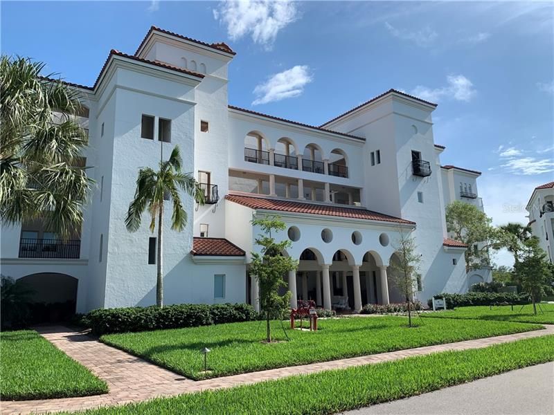 Recently Sold: $650,000 (3 beds, 3 baths, 2560 Square Feet)