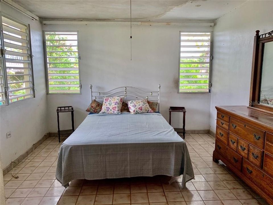 Vendido Recientemente: $155,000 (5 camas, 3 baños, 1700 Pies cuadrados)