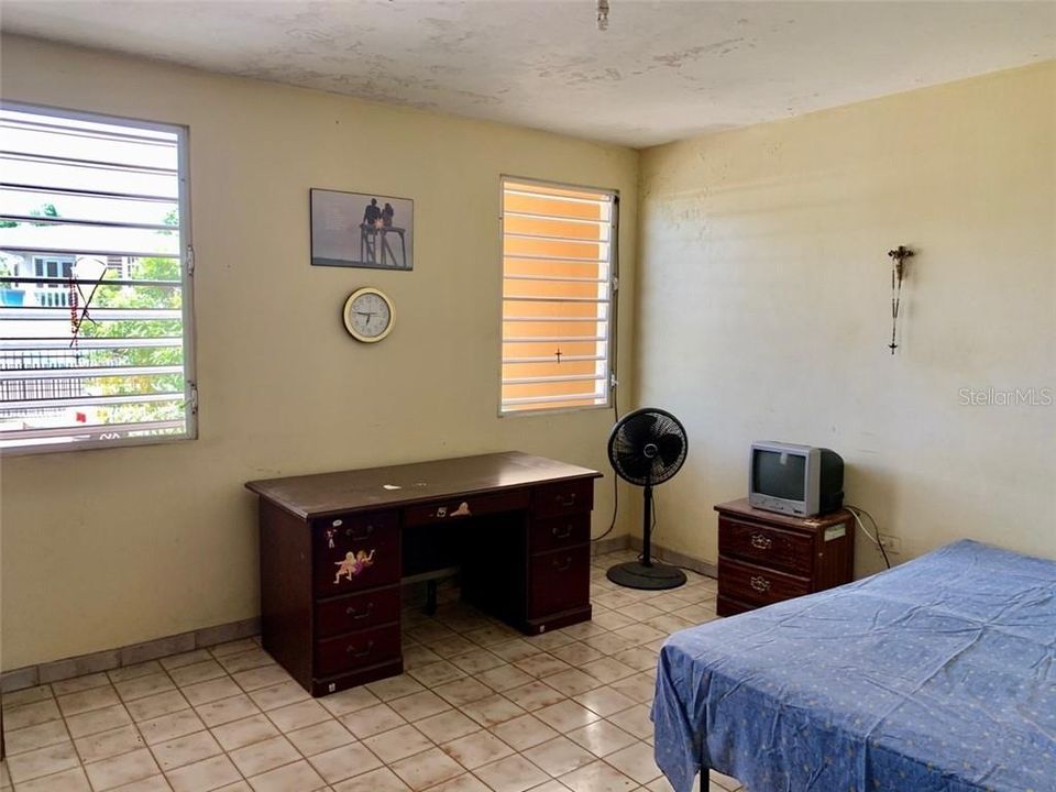 Vendido Recientemente: $155,000 (5 camas, 3 baños, 1700 Pies cuadrados)