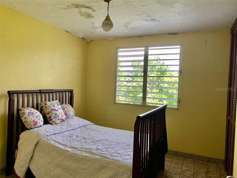 Vendido Recientemente: $155,000 (5 camas, 3 baños, 1700 Pies cuadrados)