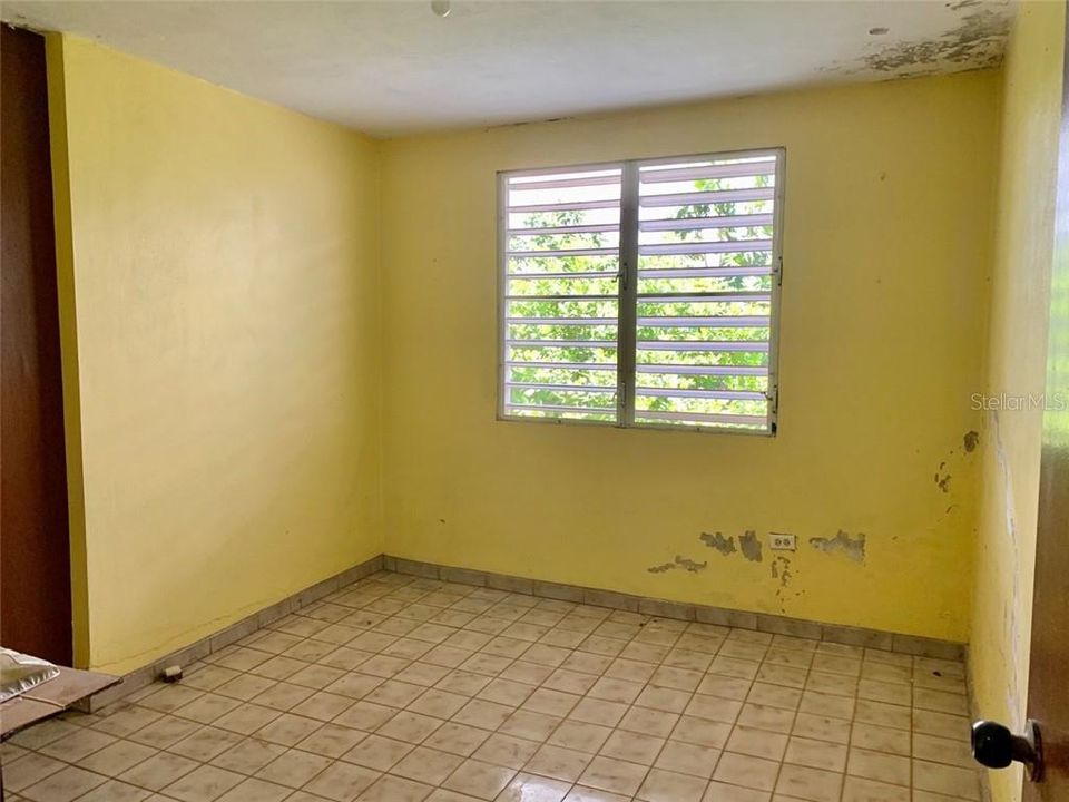 Vendido Recientemente: $155,000 (5 camas, 3 baños, 1700 Pies cuadrados)