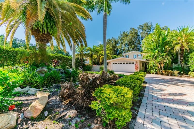 Recently Sold: $649,000 (3 beds, 2 baths, 2220 Square Feet)