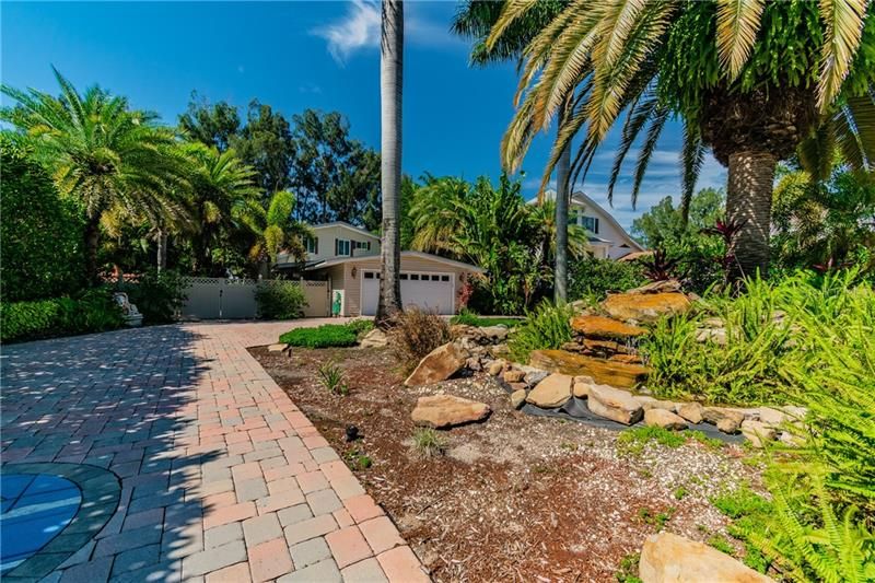 Recently Sold: $649,000 (3 beds, 2 baths, 2220 Square Feet)