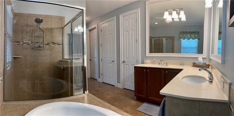 MASTER BATH W/DUAL SINKS