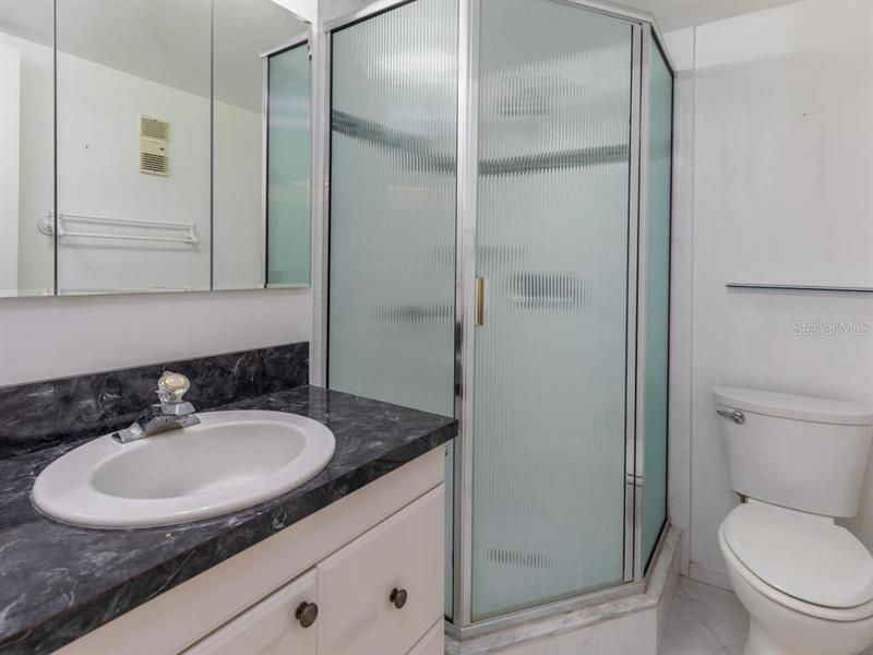 最近售出: $139,000 (2 贝兹, 2 浴室, 955 平方英尺)
