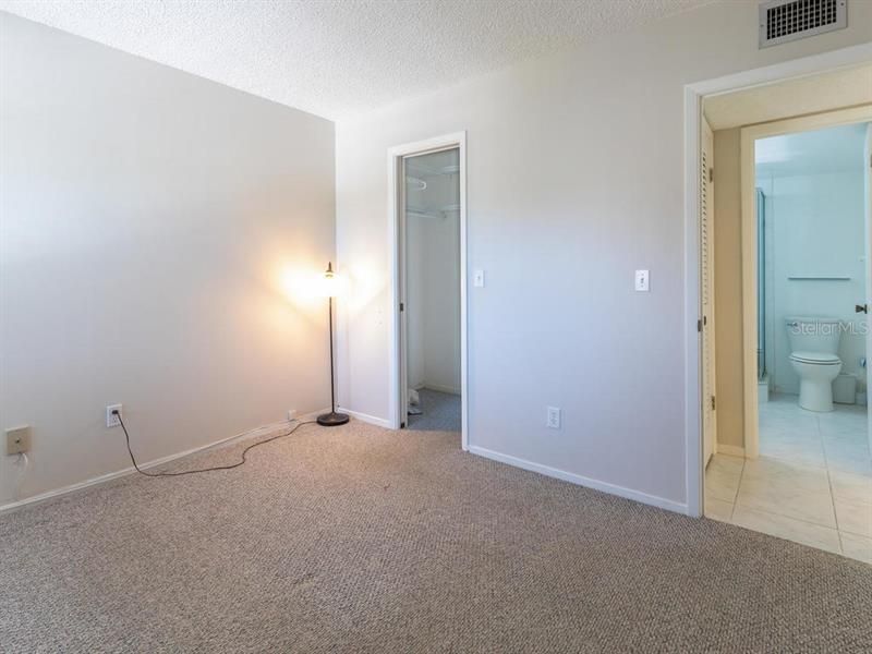 Recently Sold: $139,000 (2 beds, 2 baths, 955 Square Feet)