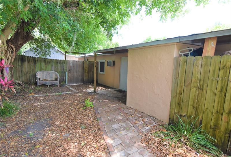 2 bedroom apartment with shaded area and access to garage out back.