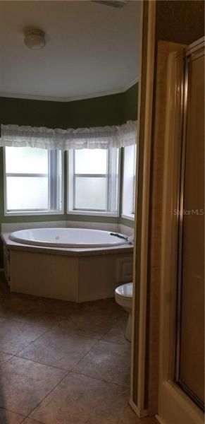最近售出: $175,000 (3 贝兹, 2 浴室, 2108 平方英尺)