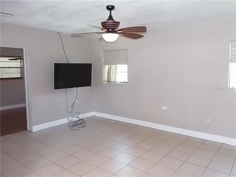 Recently Rented: $1,050 (1 beds, 1 baths, 808 Square Feet)