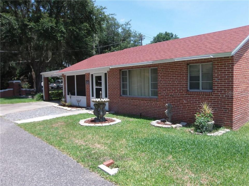 FRONT OF COTTAGE FROM RIGHT