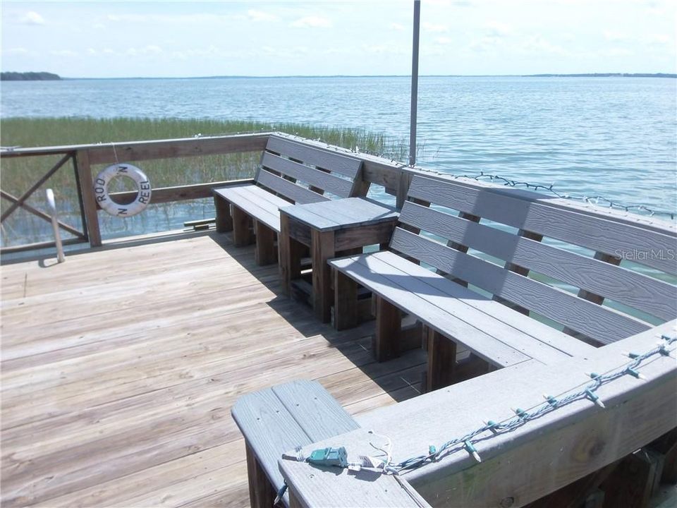 PRIVATE COMMUNITY DOCK FOR SEATING