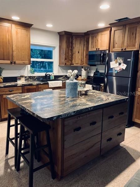 Recently Rented: $1,200 (2 beds, 1 baths, 775 Square Feet)