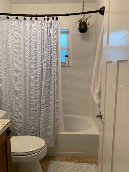 Recently Rented: $1,200 (2 beds, 1 baths, 775 Square Feet)