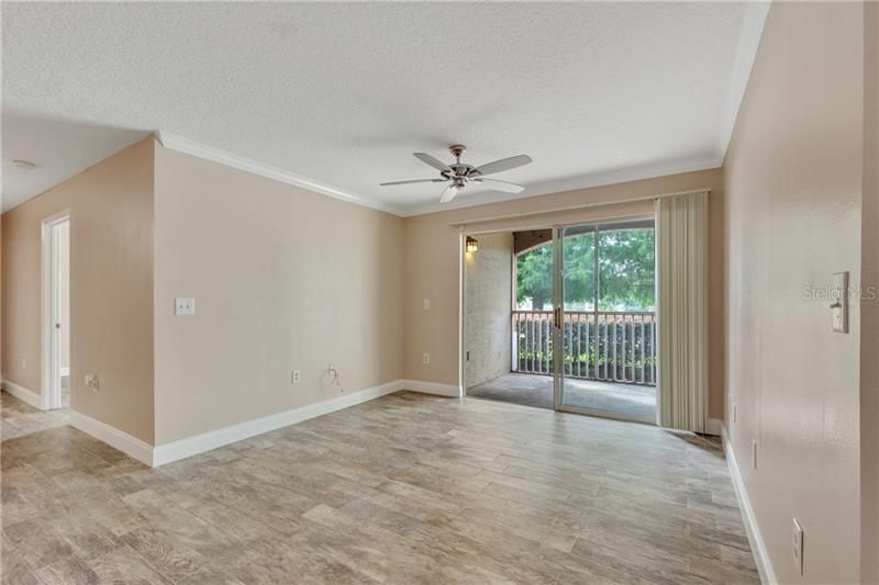 Recently Sold: $158,000 (2 beds, 2 baths, 975 Square Feet)