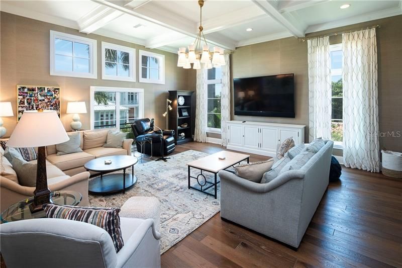 Recently Sold: $4,699,000 (5 beds, 5 baths, 6155 Square Feet)