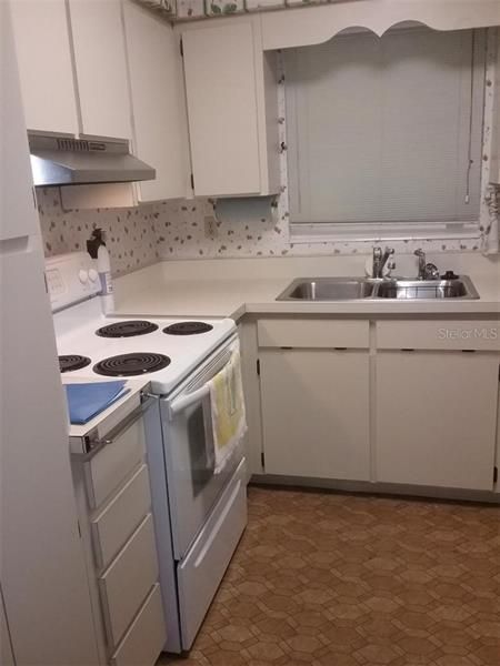 Recently Sold: $102,900 (2 beds, 1 baths, 884 Square Feet)