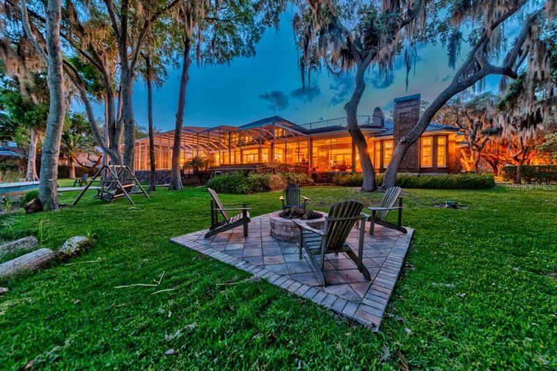 Recently Sold: $2,295,000 (6 beds, 6 baths, 8850 Square Feet)