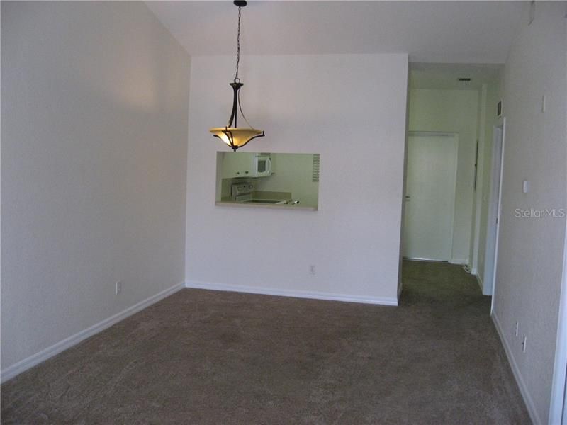 Recently Rented: $1,050 (2 beds, 2 baths, 932 Square Feet)