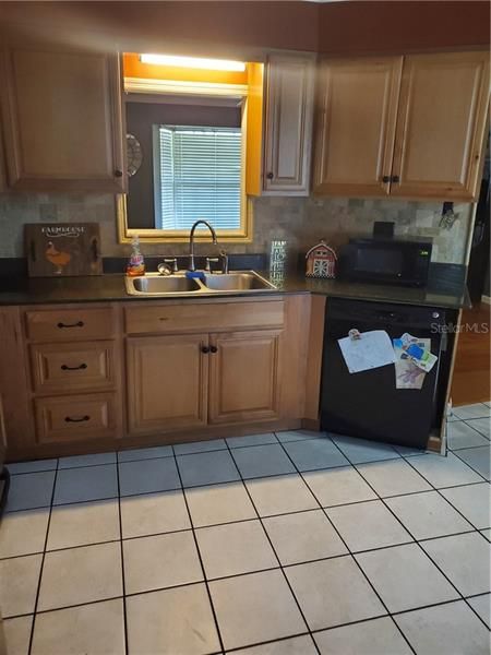 Vendido Recientemente: $144,999 (3 camas, 2 baños, 1216 Pies cuadrados)