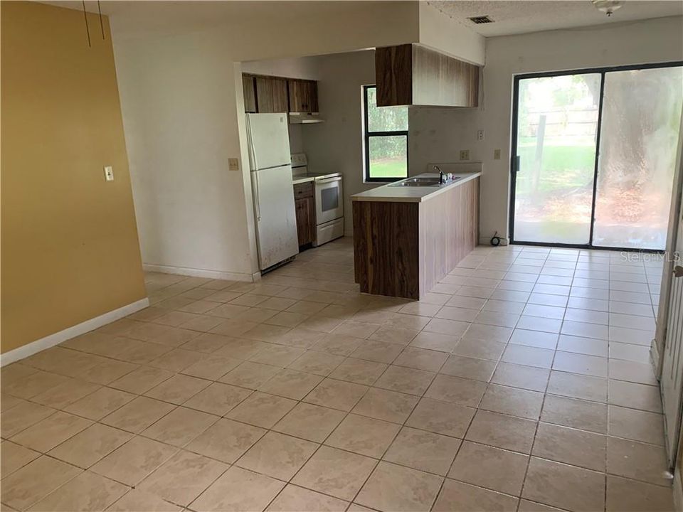 Recently Rented: $600 (2 beds, 1 baths, 800 Square Feet)