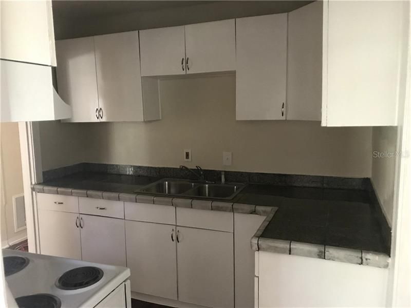 Recently Rented: $835 (3 beds, 1 baths, 980 Square Feet)