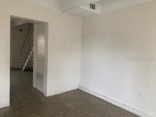 Recently Rented: $850 (2 beds, 1 baths, 891 Square Feet)