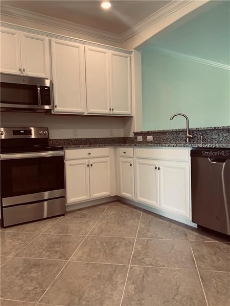 Recently Rented: $1,750 (2 beds, 2 baths, 1417 Square Feet)