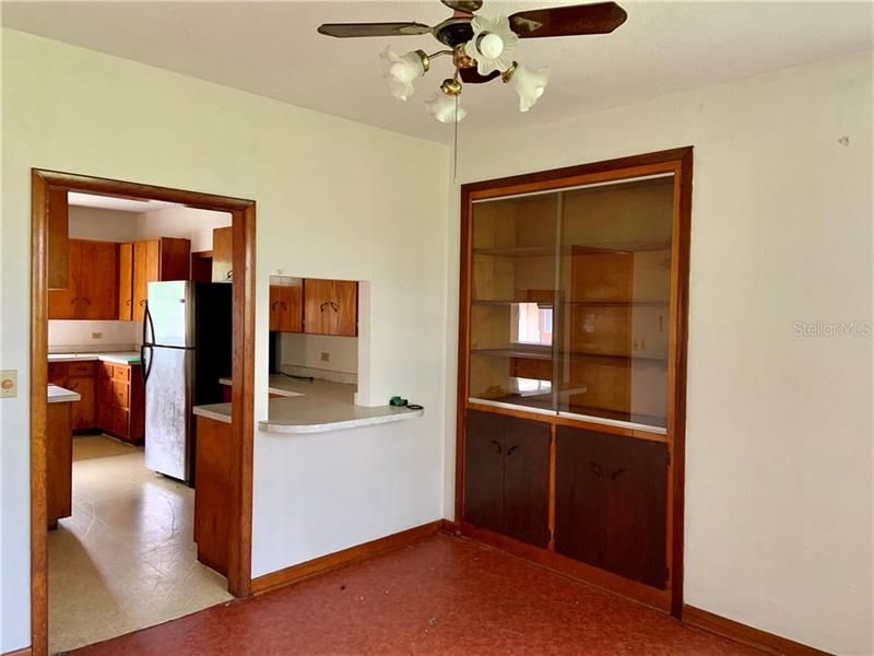 Vendido Recientemente: $235,000 (4 camas, 3 baños, 3246 Pies cuadrados)