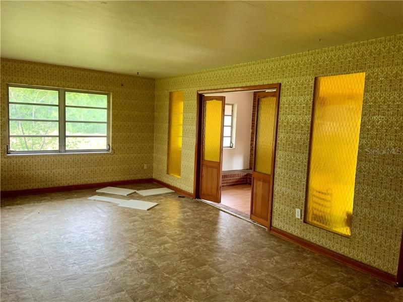 Vendido Recientemente: $235,000 (4 camas, 3 baños, 3246 Pies cuadrados)