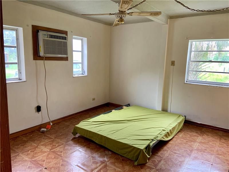 Vendido Recientemente: $235,000 (4 camas, 3 baños, 3246 Pies cuadrados)