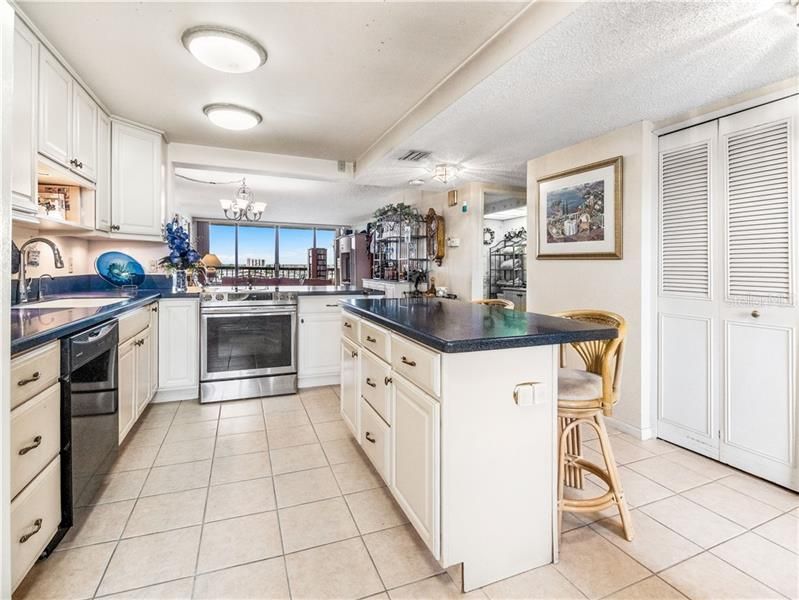 Recently Sold: $375,000 (2 beds, 2 baths, 1175 Square Feet)