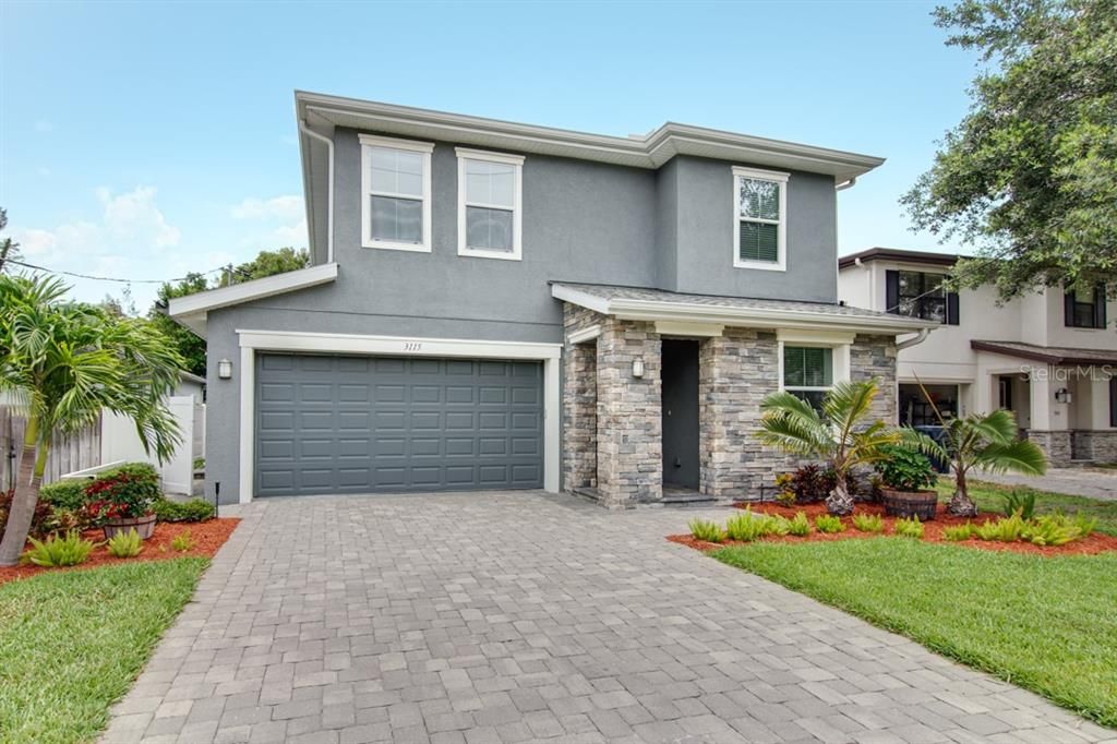 Recently Rented: $4,000 (4 beds, 3 baths, 2572 Square Feet)