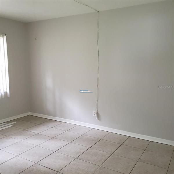 Recently Rented: $995 (2 beds, 1 baths, 851 Square Feet)