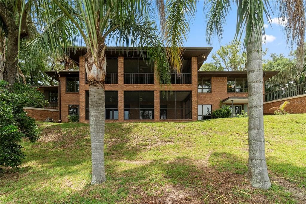 Recently Sold: $899,000 (5 beds, 3 baths, 3977 Square Feet)