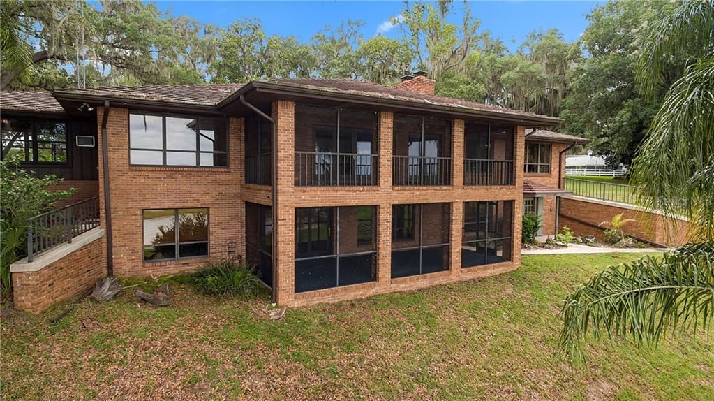 Recently Sold: $899,000 (5 beds, 3 baths, 3977 Square Feet)