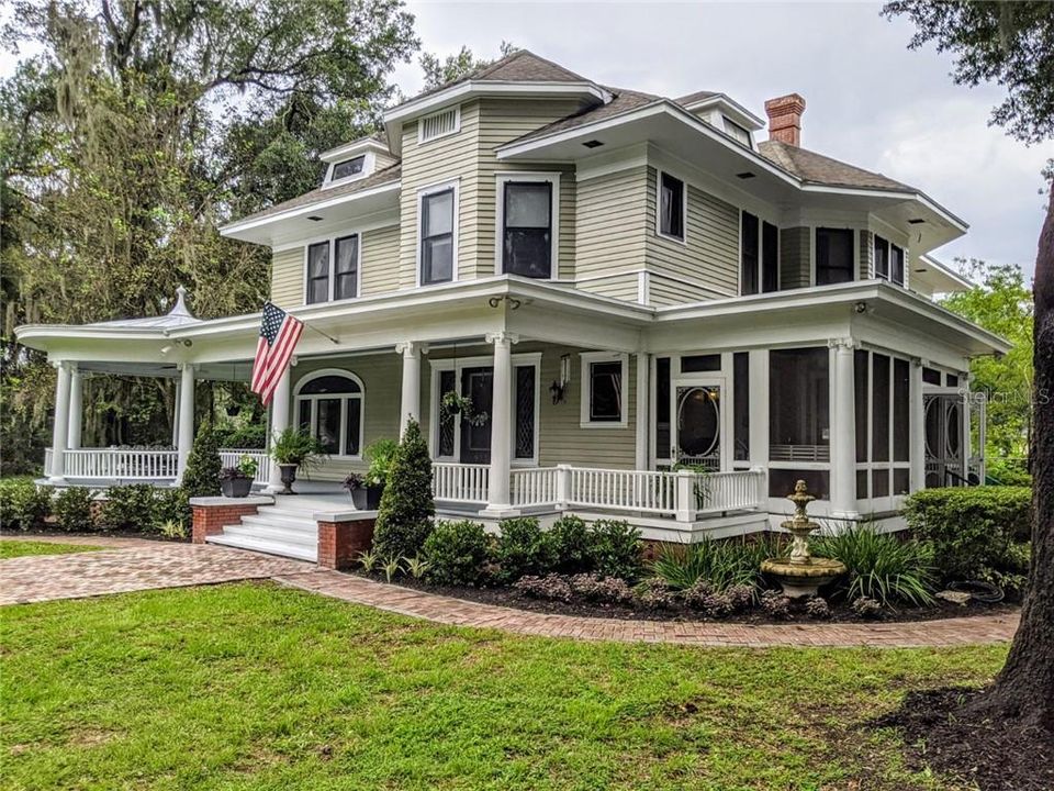 Recently Sold: $649,000 (6 beds, 5 baths, 5556 Square Feet)