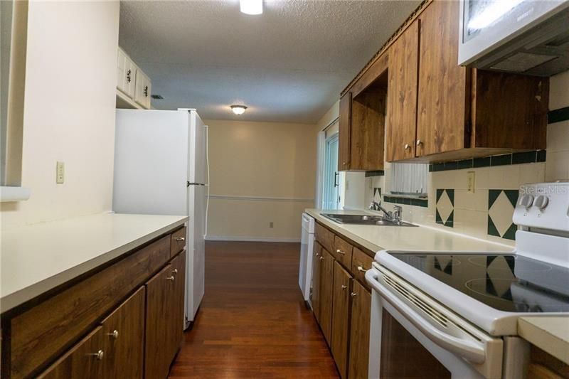 Recently Rented: $1,200 (3 beds, 2 baths, 1562 Square Feet)