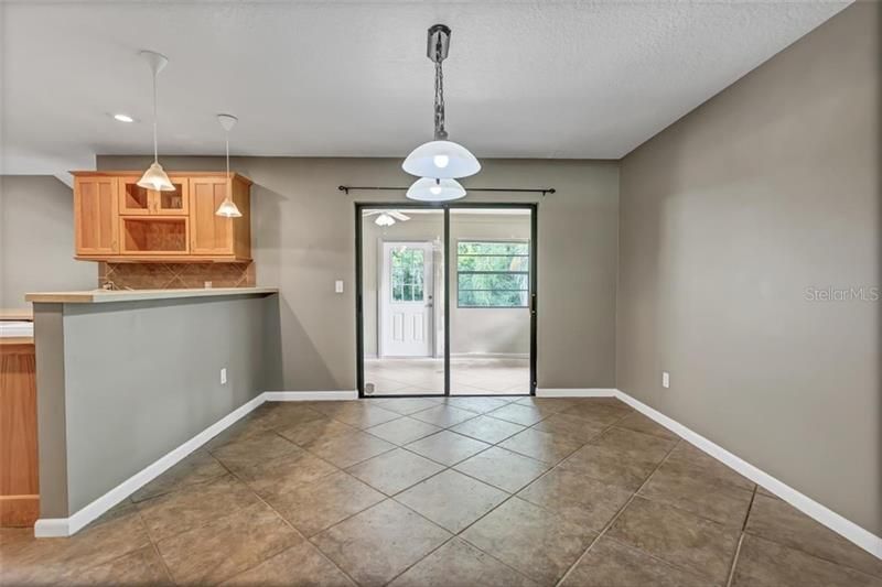 Recently Sold: $370,000 (3 beds, 2 baths, 2226 Square Feet)