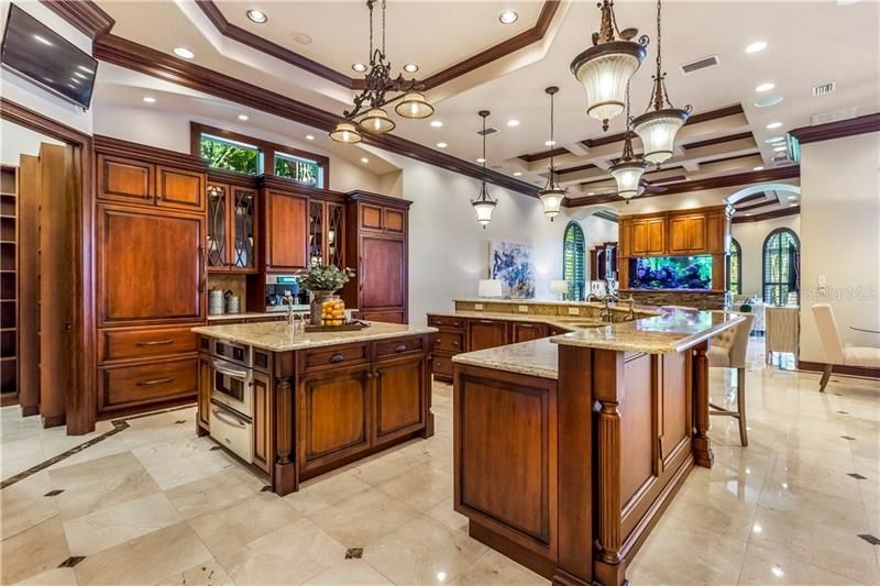 Recently Sold: $2,750,000 (5 beds, 5 baths, 6870 Square Feet)