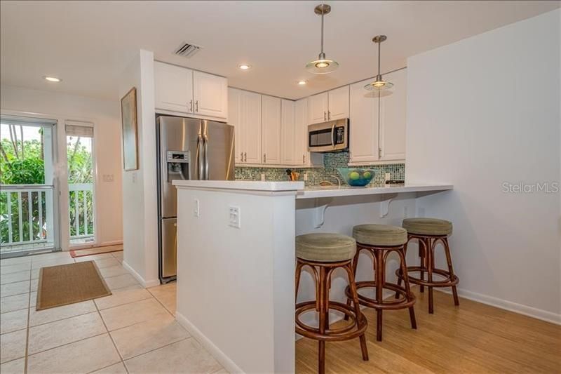 Recently Sold: $1,400,000 (2 beds, 2 baths, 1276 Square Feet)