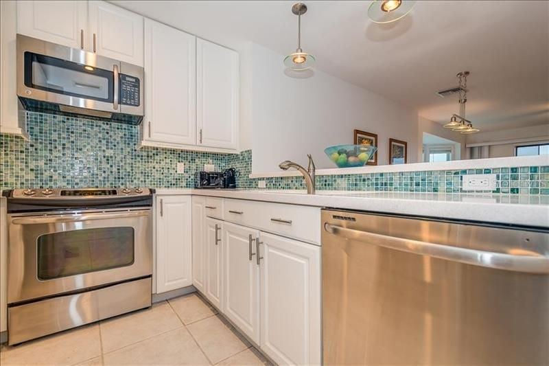 Recently Sold: $1,400,000 (2 beds, 2 baths, 1276 Square Feet)